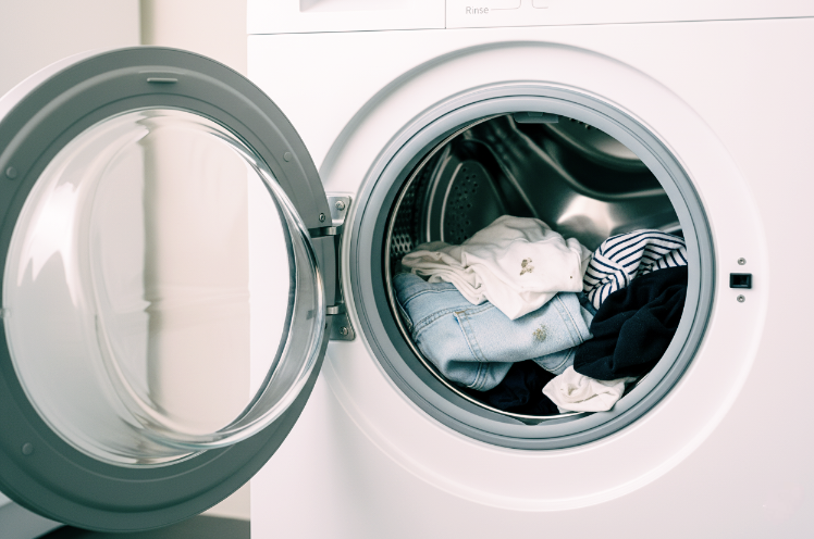 Bosch washing machine में हल्के गंदे कपड़े डालने 